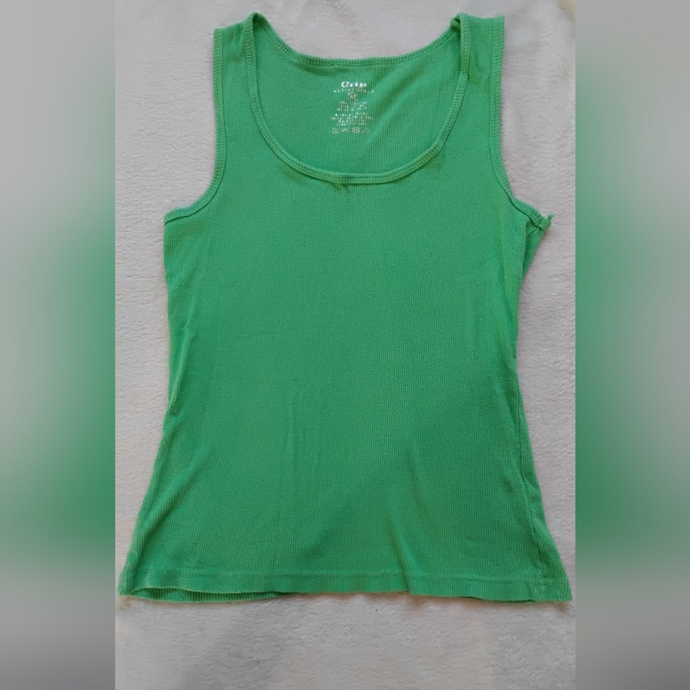 💥💥3 items for 10❤❤ be sure to bundle Chic Green Tank Top for Women